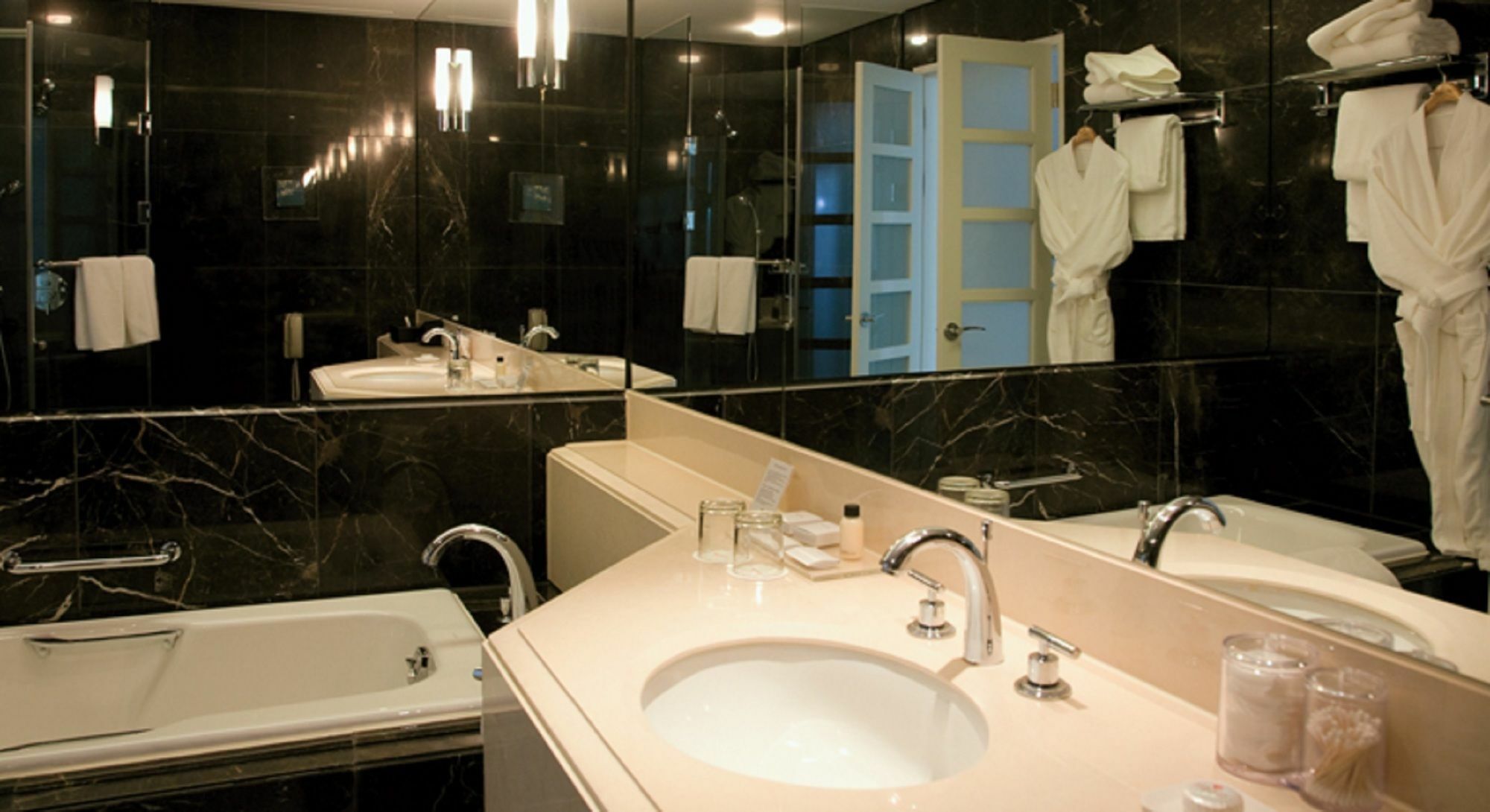 Hotel Ramada Plaza By Wyndham Gwangju Gwangju Metropolitan City Esterno foto